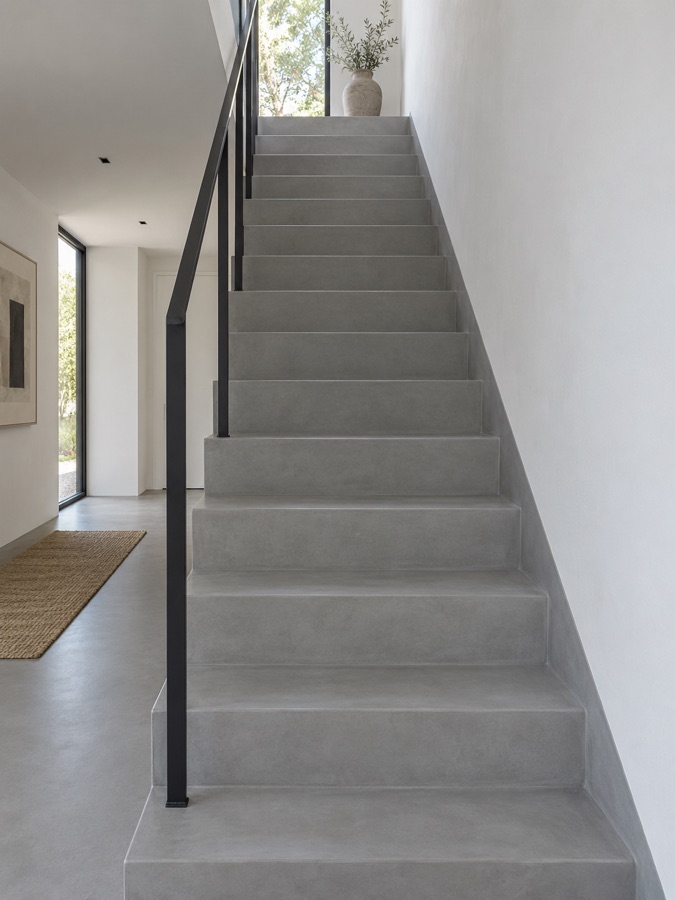 Treppe mit Mikrozement beschichtet